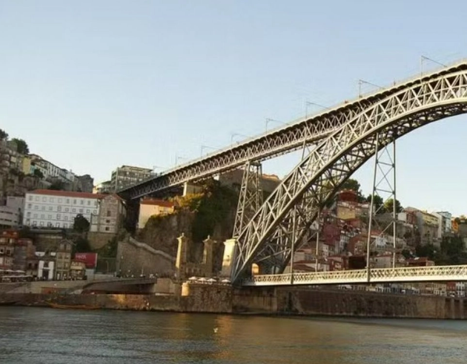 Dois adolescentes brasileiros morrem afogados em Portugal; uma das vítimas era da Bahia