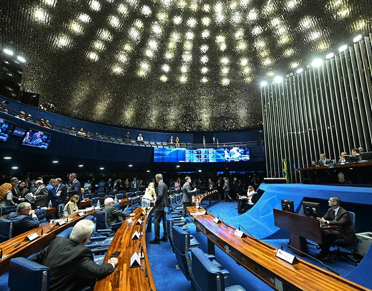CCJ do Senado aprova PEC que reduz jornada para 36 horas; proposta vai ao plenário