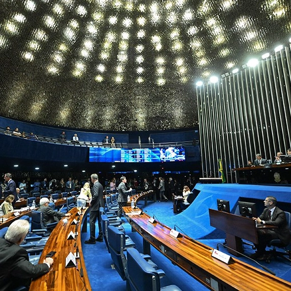 CCJ do Senado aprova PEC que reduz jornada para 36 horas; proposta vai ao plenário