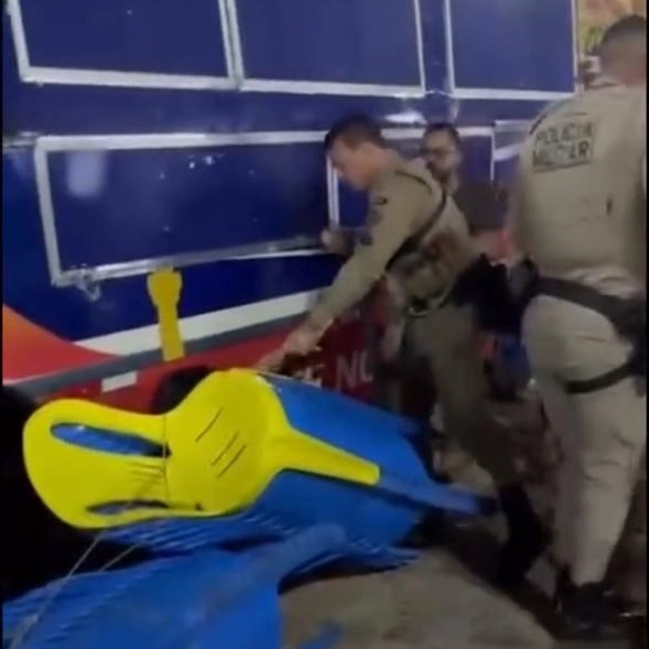 PM é flagrado agredindo mulher durante confusão na Bahia