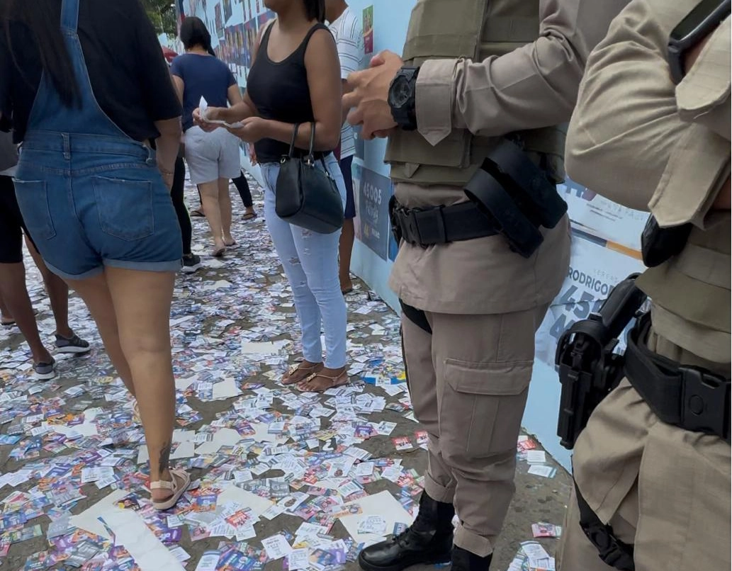 Assista: PM faz 'vista grossa' para boca de urna em Brotas