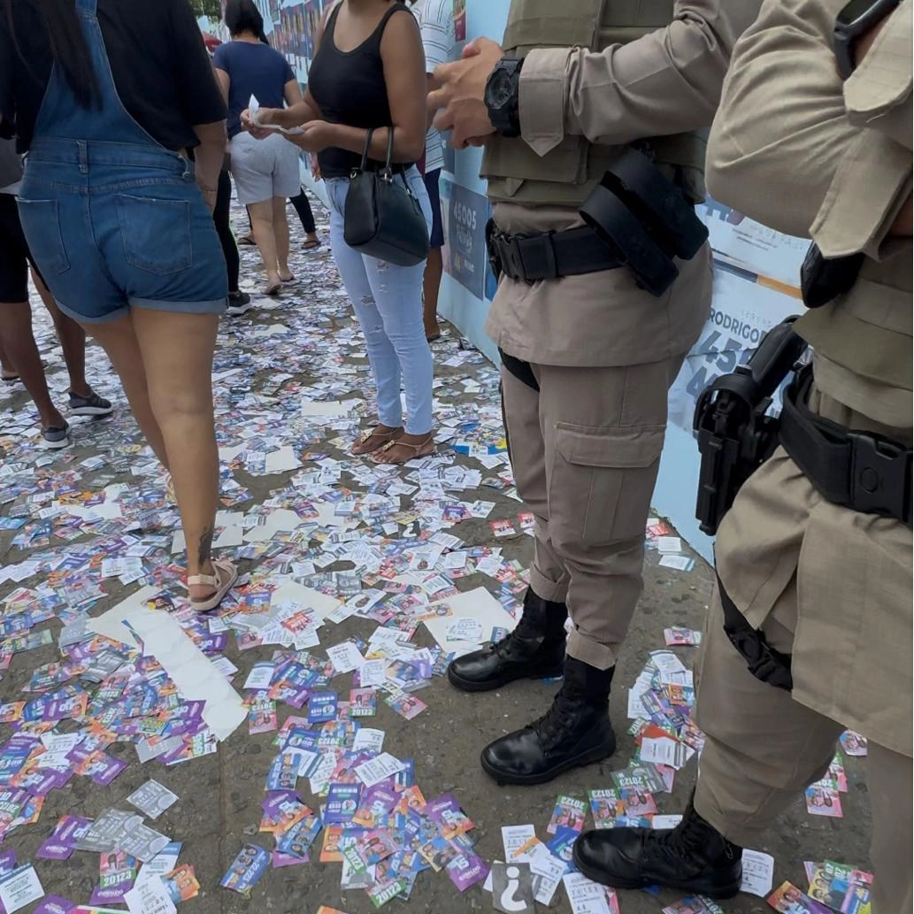 Assista: PM faz 'vista grossa' para boca de urna em Brotas