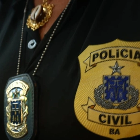 Mulher presa na Bahia após gastar R$ 8 mil em cartão da ex-patroa para pagar dívidas de drogas e apostar em jogos online