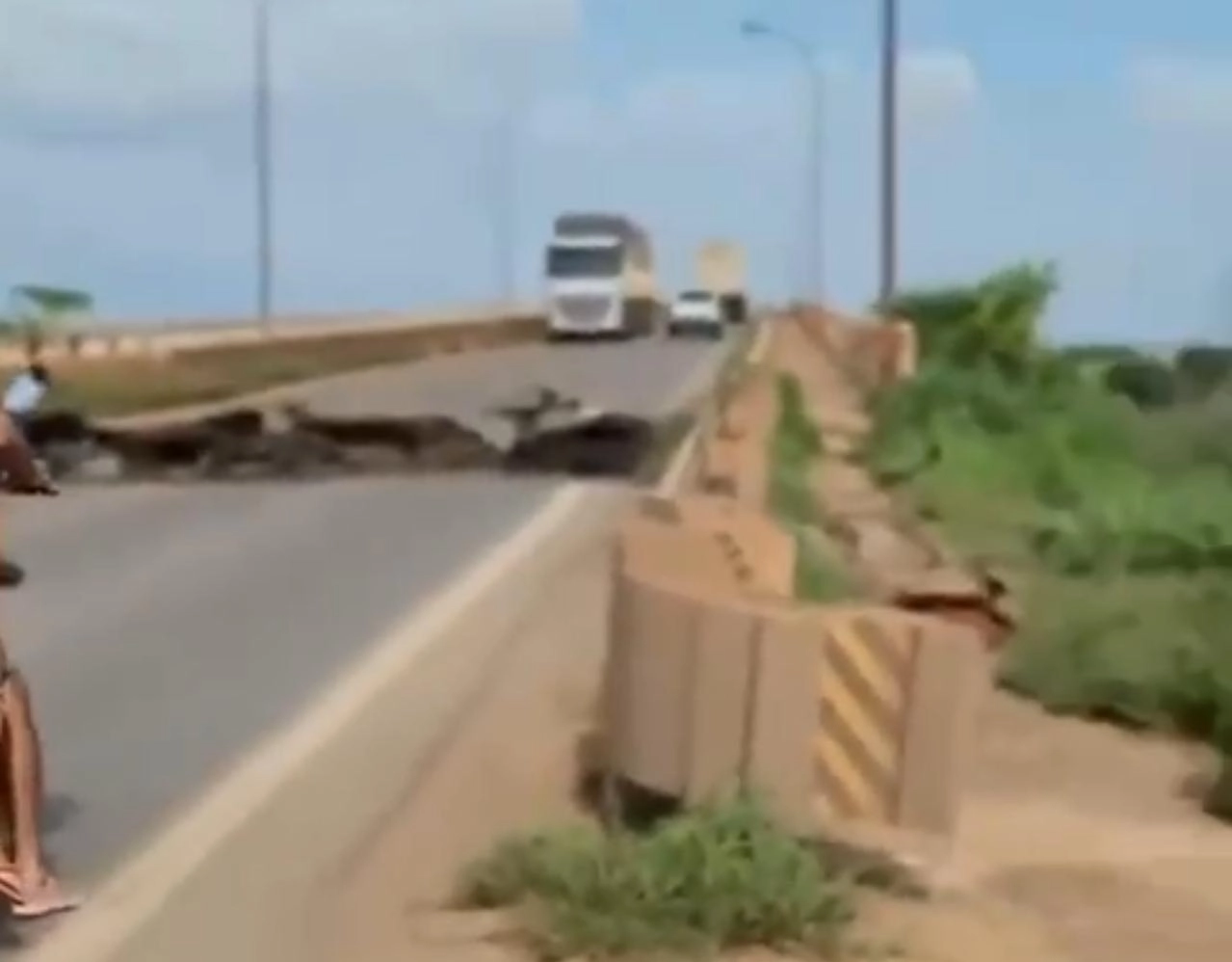 Assista: vereador flagra momento exato em que ponte desaba no Maranhão