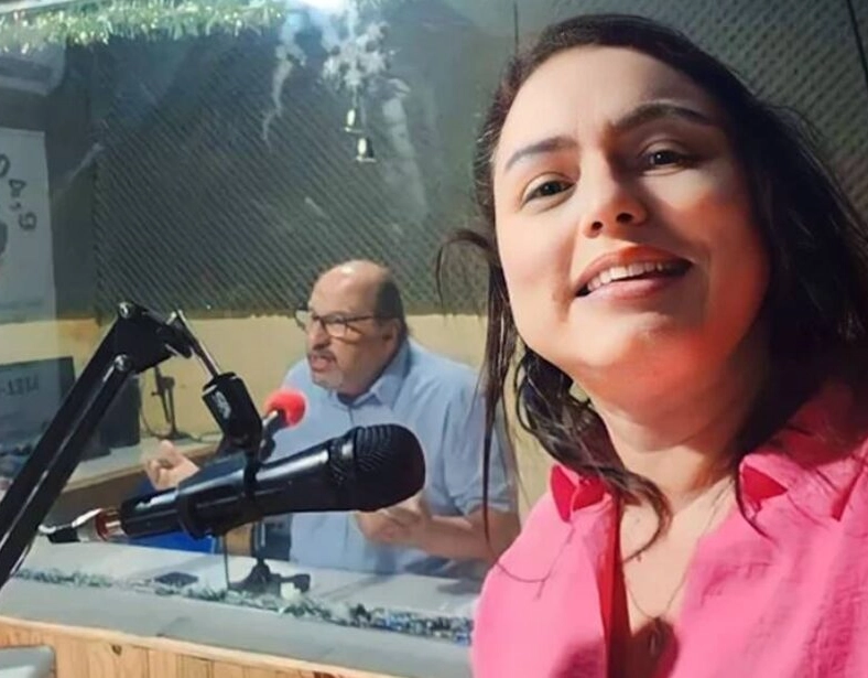 Prefeita baiana invade programa de rádio e rebate falas de ex-gestor; confira