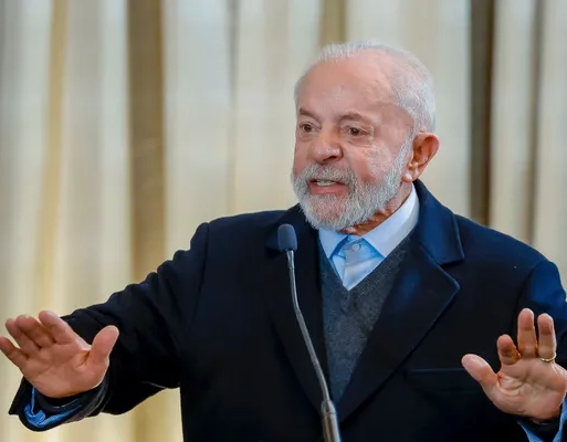 Lula amplia licença-maternidade para mães com complicações no parto