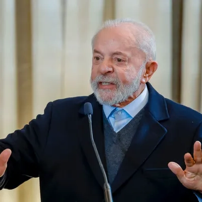 Lula amplia licença-maternidade para mães com complicações no parto