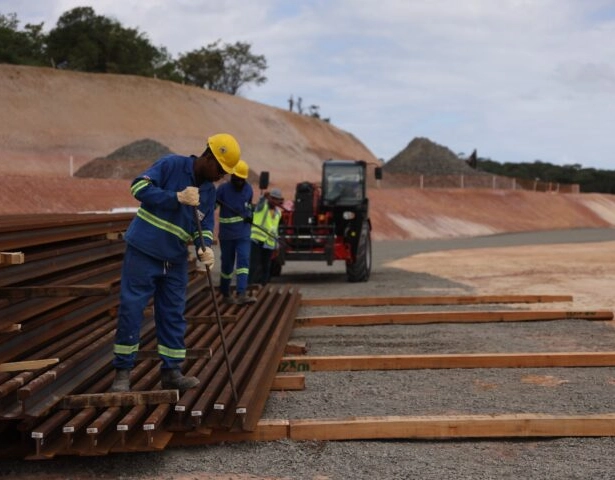 Chegam a Salvador os primeiros trilhos do VLT do trecho 2
