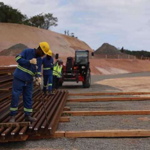 Chegam a Salvador os primeiros trilhos do VLT do trecho 2