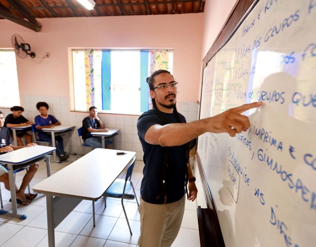 Mais de 7 mil vagas estão abertas para pós-graduação gratuita para professores