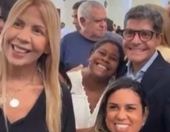 Professora de Itabuna denuncia demissão dias após tirar foto com ACM Neto
