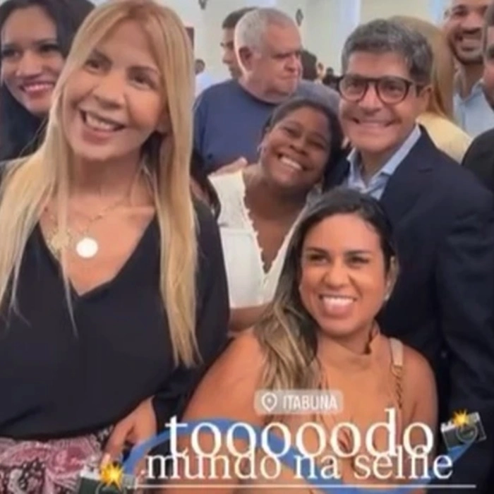 Professora de Itabuna denuncia demissão dias após tirar foto com ACM Neto