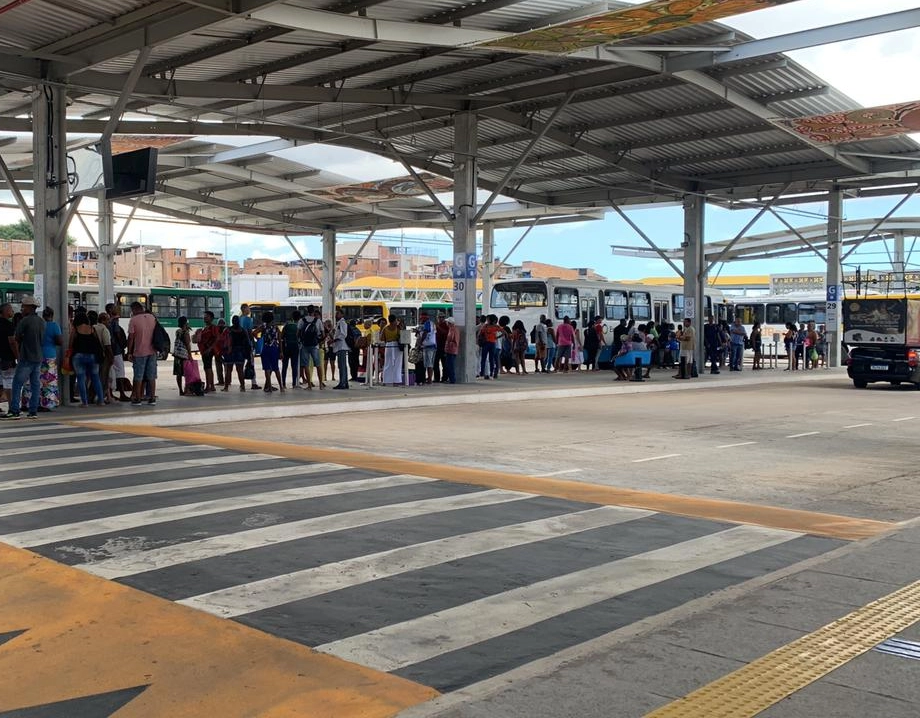 Rodoviários realizam protesto na Estação de Águas Claras