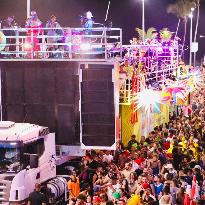 MP recomenda limitação de foliões em cima dos trios no Carnaval