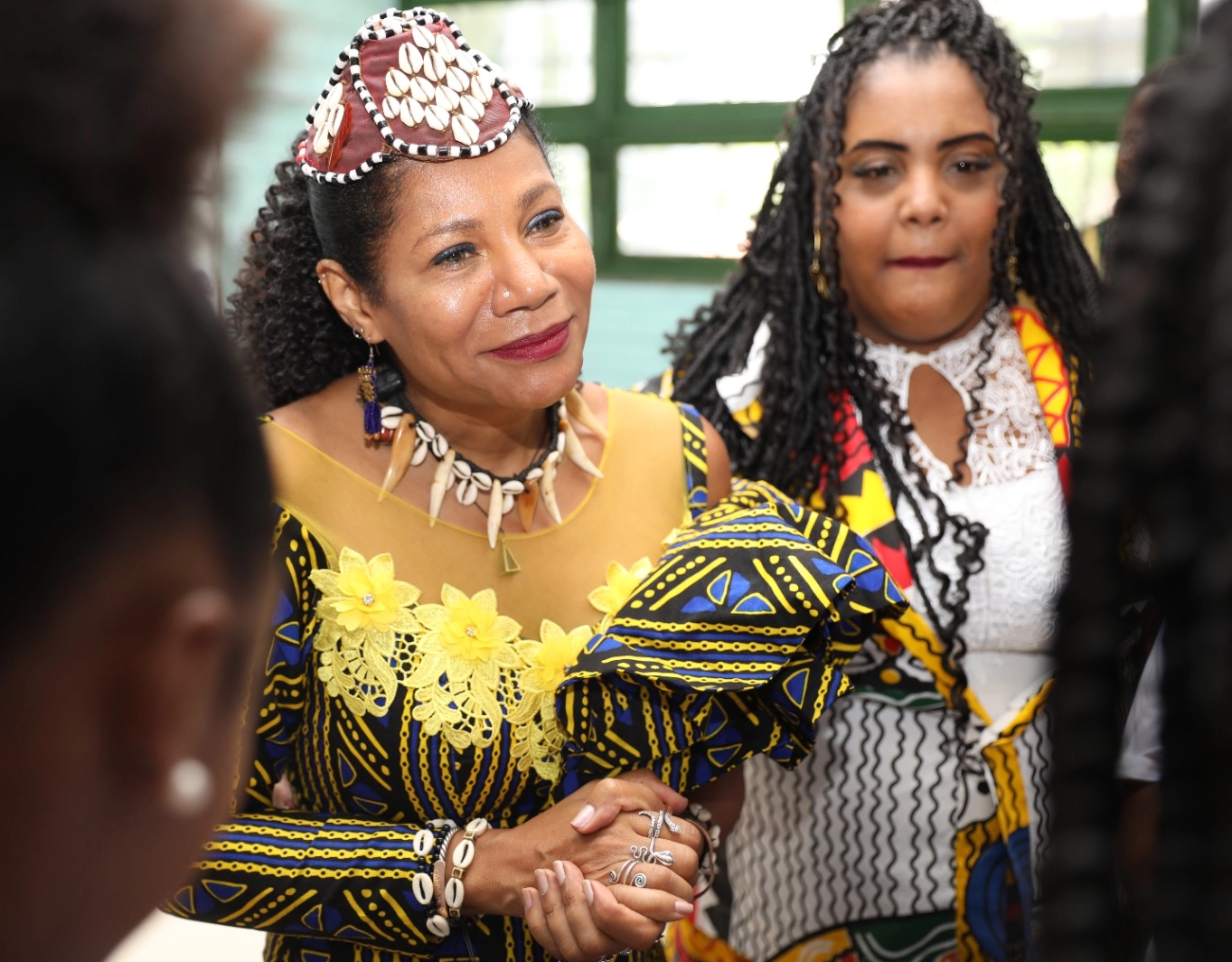 Rainha do Congo participa de encontro em colégio em Salvador