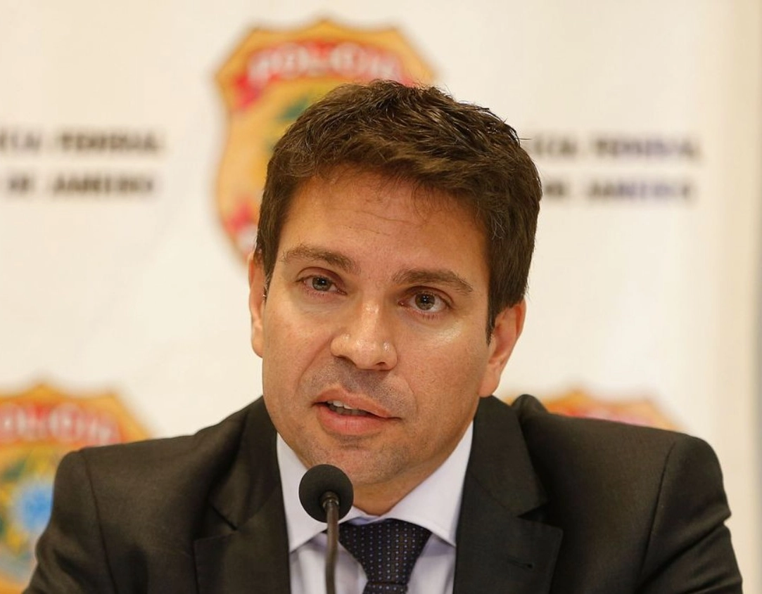 Moraes ordena prisão de Ramagem, que fugiu para os EUA após condenação