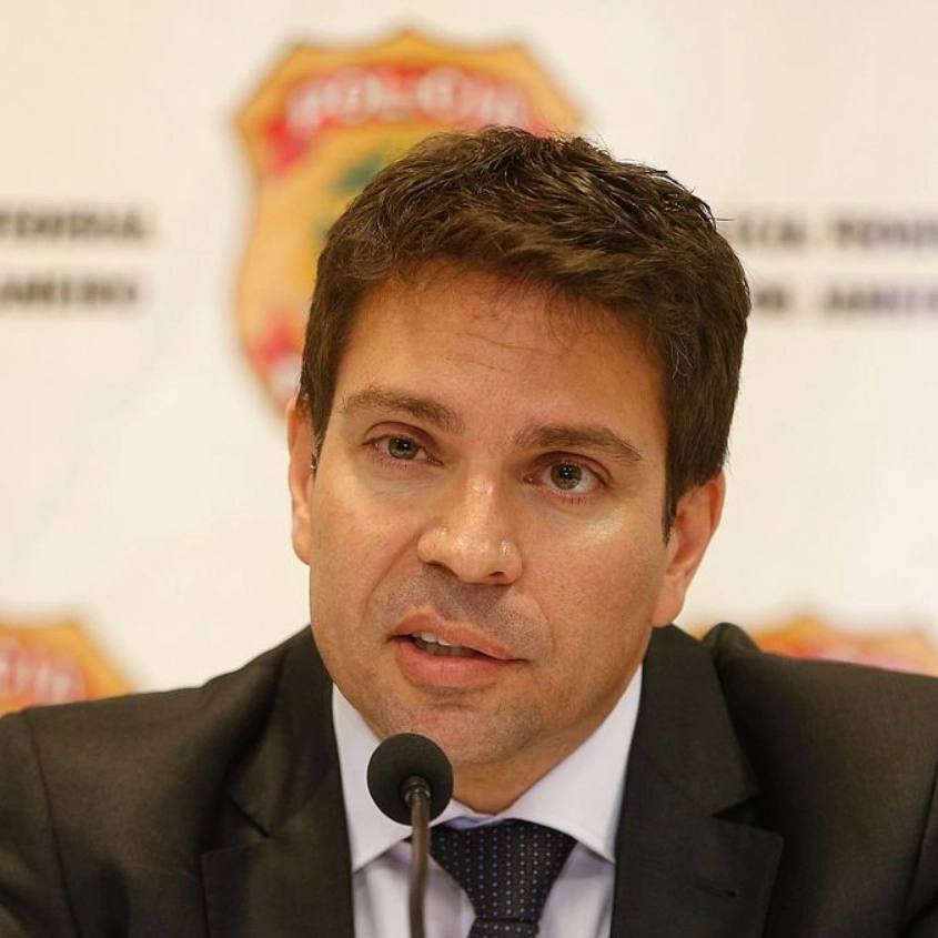 Moraes ordena prisão de Ramagem, que fugiu para os EUA após condenação