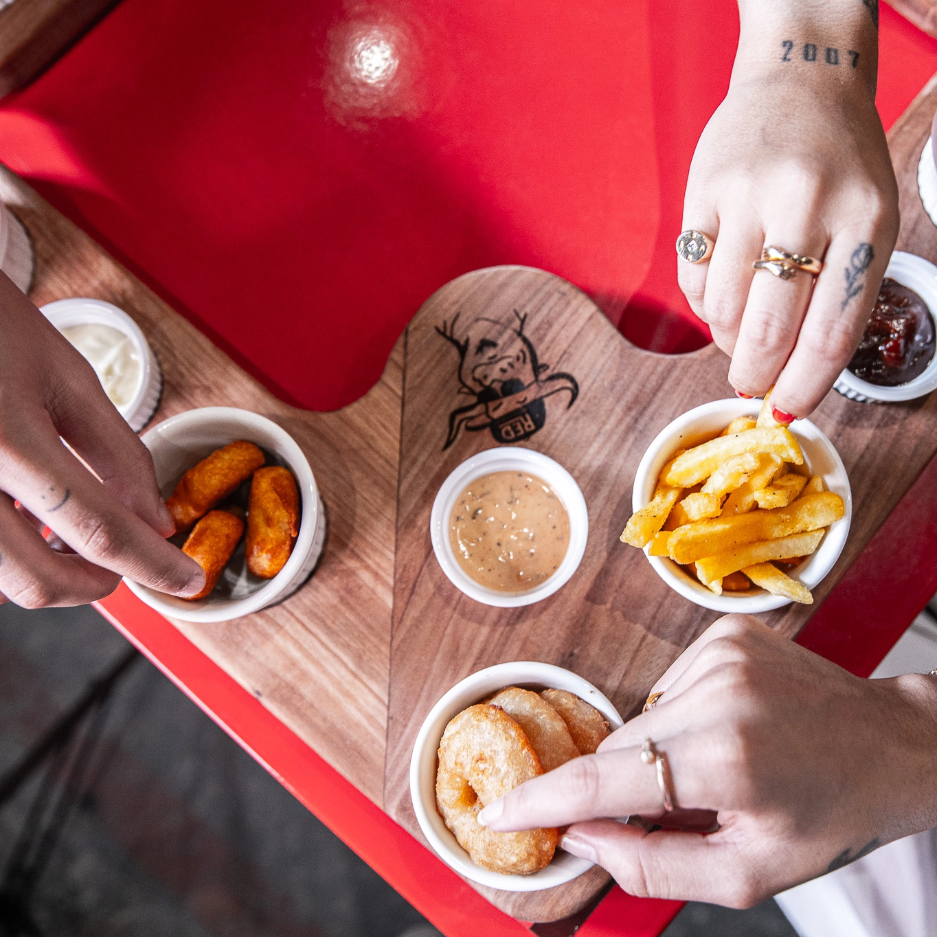 Red Burguer lança happy hour com open de petiscos e cervejas; vem ver!