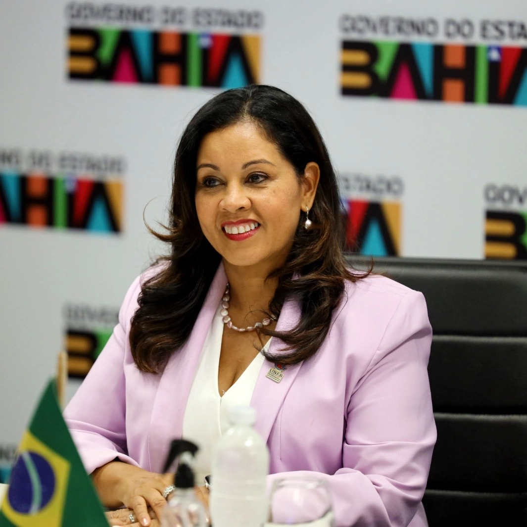 Reitora da UNEB é reconduzida ao cargo e toma posse para o segundo mandato