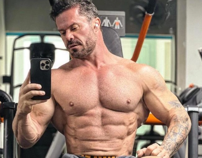 Influencer fitness Renato Cariani é alvo de operação da PF que mira tráfico de drogas