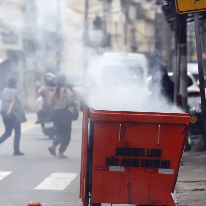 Operação no RJ: em cena de guerra, cerca de 60 corpos são expostos em via pública