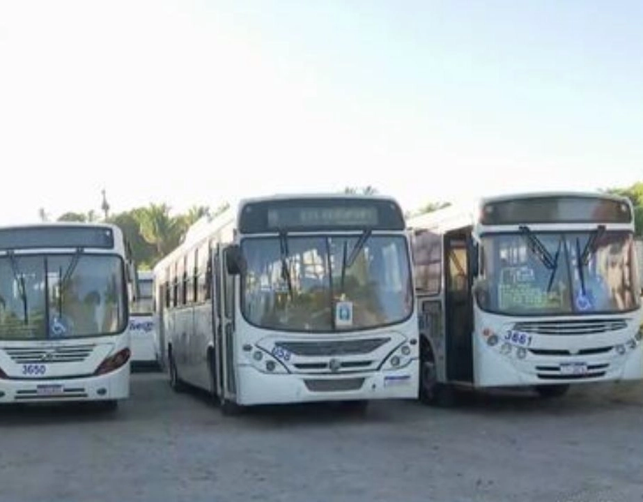 Greve de rodoviários da RMS gera transtornos para usuários