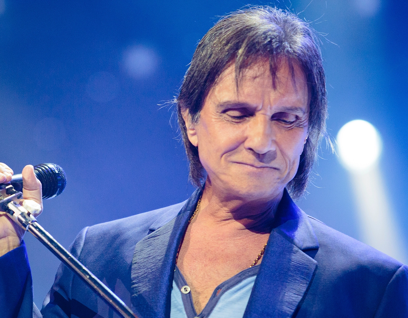 Roberto Carlos fará show gratuito em Salvador, anuncia Bruno Reis