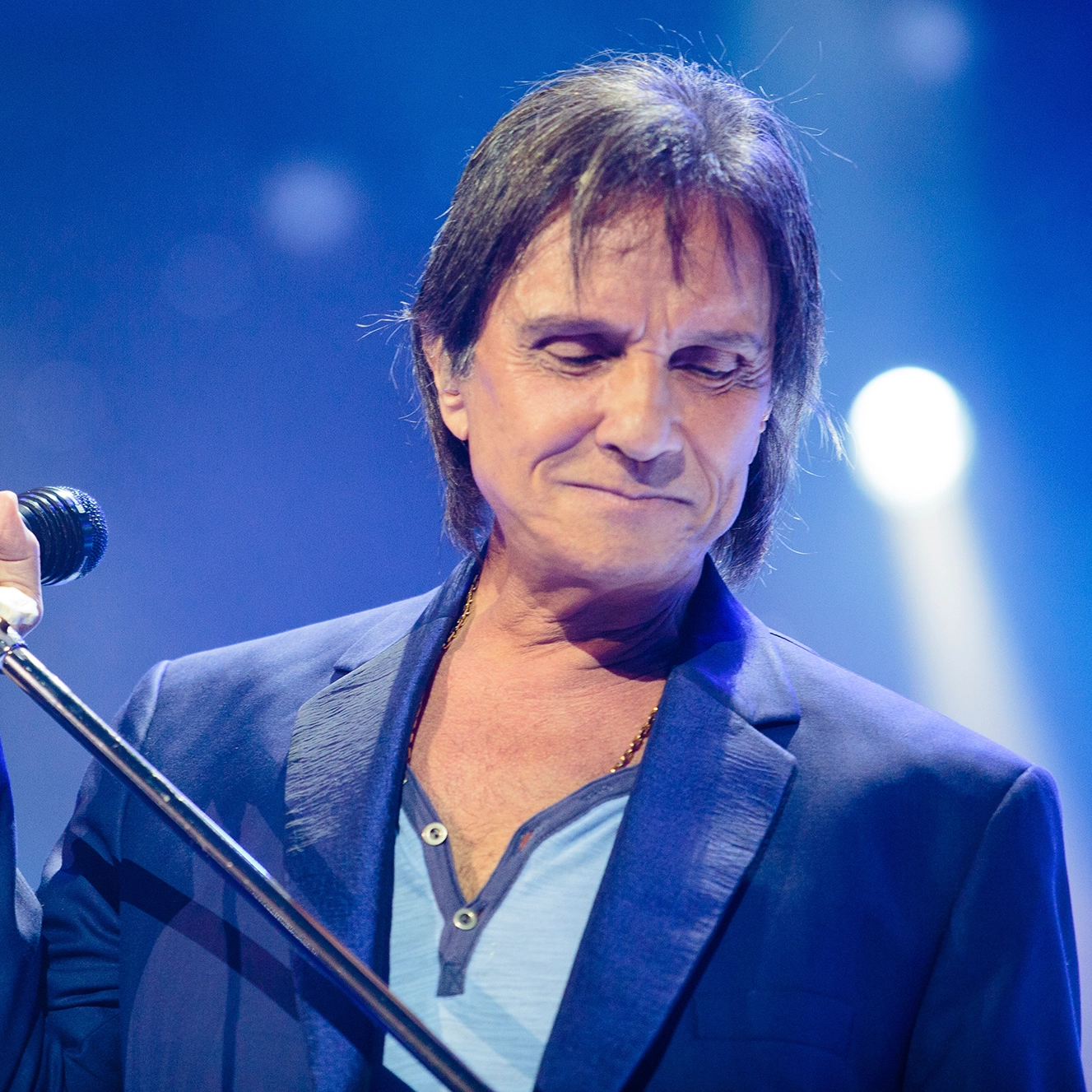 Roberto Carlos fará show gratuito em Salvador, anuncia Bruno Reis