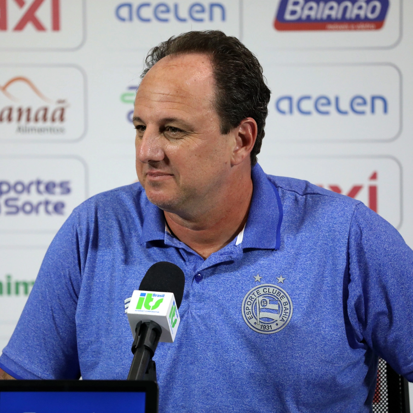 Rogério Ceni é apresentado pelo Bahia e traça objetivos