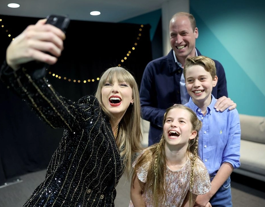 Taylor Swift encontra família real britânica após show em Londres