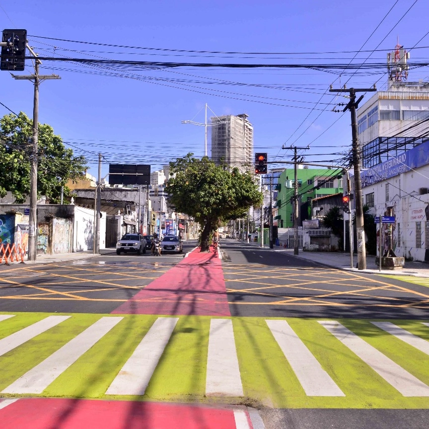 Rua Conselheiro Pedro Luiz, no Rio Vermelho, é entregue após requalificação