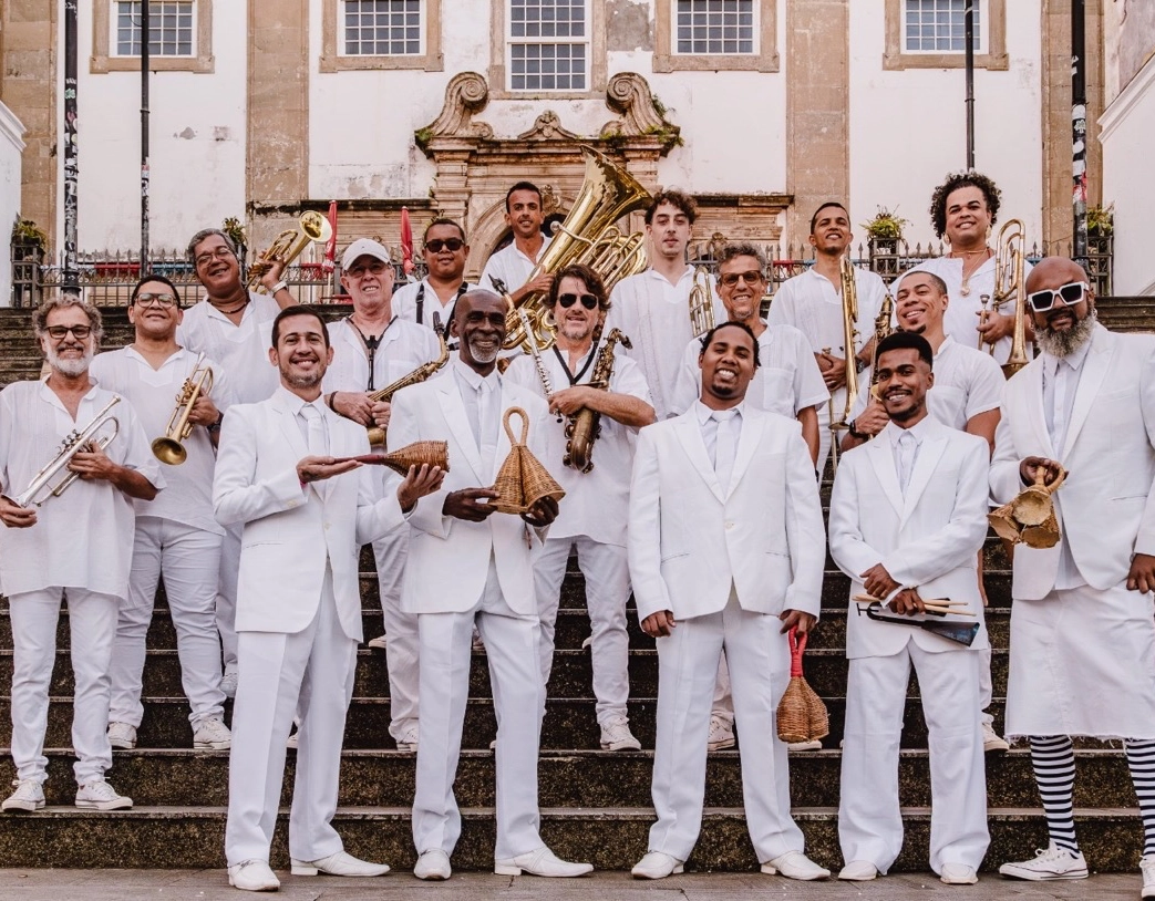 Orkestra Rumpilezz faz show gratuito na Escadaria do Passo