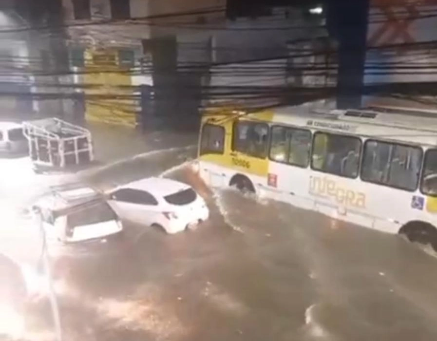 Chuva causa transtorno na Bahia; veja a situação em Salvador e cidades do interior