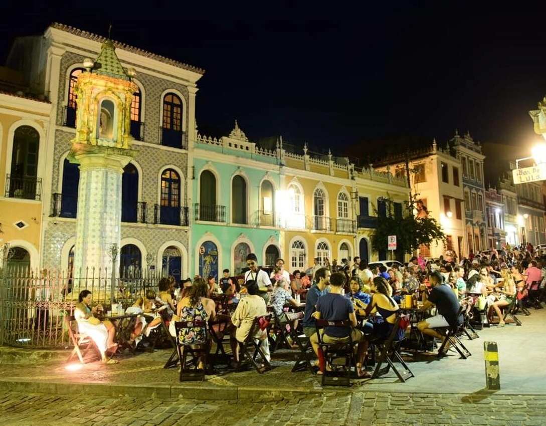 Largo de Santo Antônio recebe evento com vinhos, ostras e música
