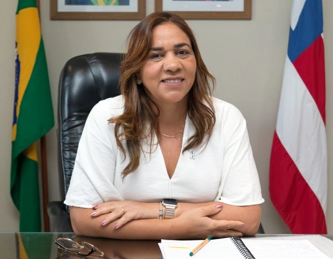 Deputado propõe Comenda 2 de Julho para Roberta Santana, secretária da Saúde da Bahia