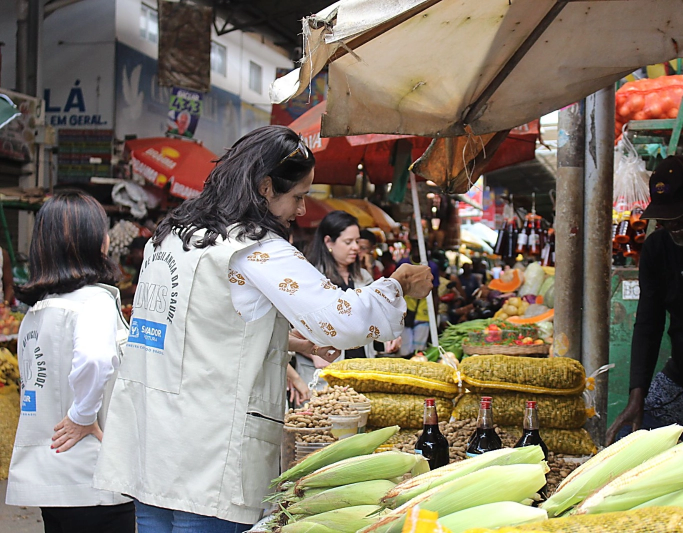 Semana Santa: Visa Salvador promove ações educativas e de fiscalização em feiras e mercados