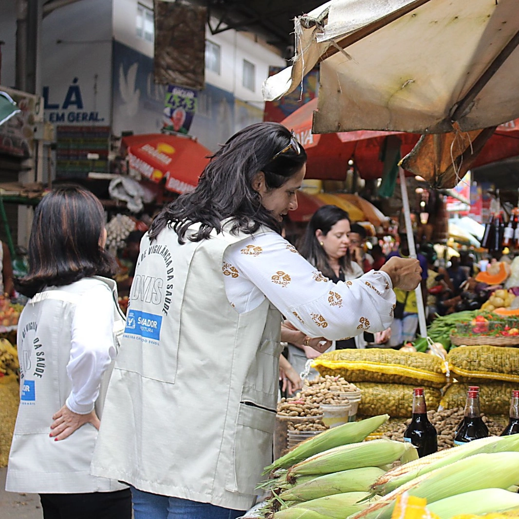 Semana Santa: Visa Salvador promove ações educativas e de fiscalização em feiras e mercados