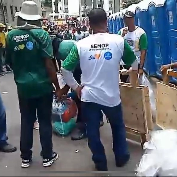 Alimentos em banheiros químicos são apreendidos na Barra; veja vídeo