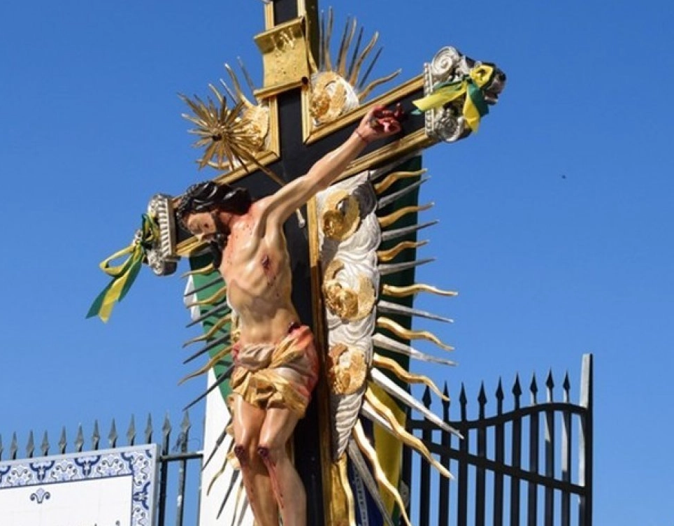 Imagem do Senhor do Bonfim é posicionada na Nave Central da Basílica em Salvador