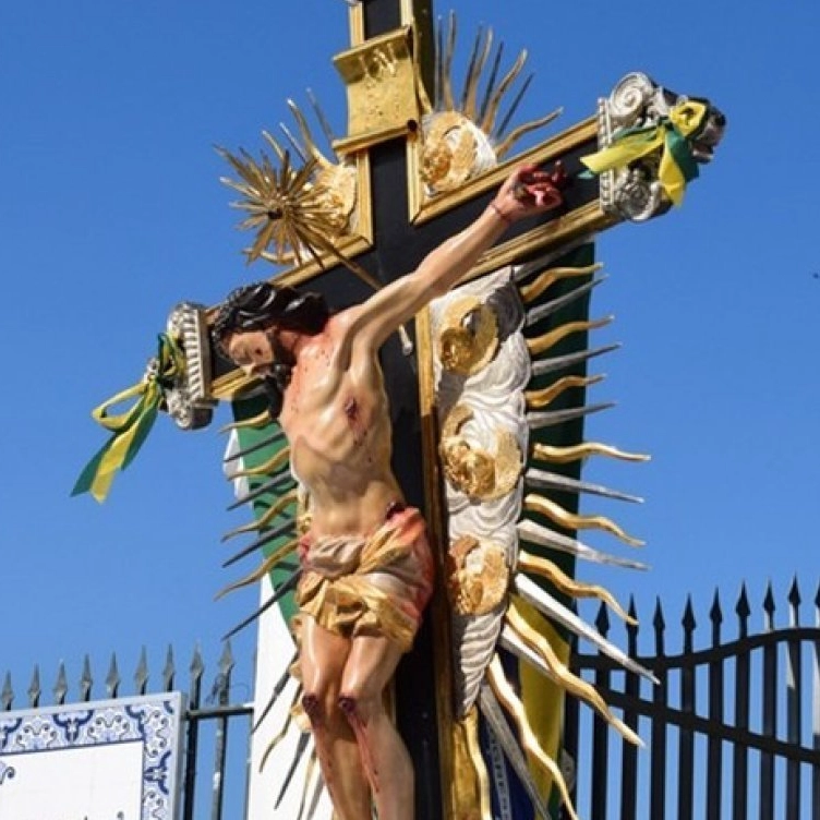 Imagem do Senhor do Bonfim é posicionada na Nave Central da Basílica em Salvador