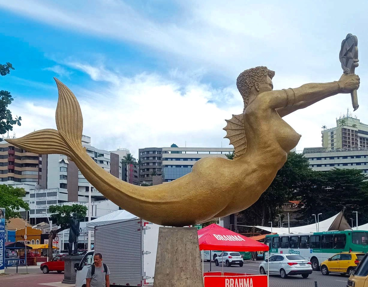 Sereia do Rio Vermelho é restaurada antes da Festa de Iemanjá