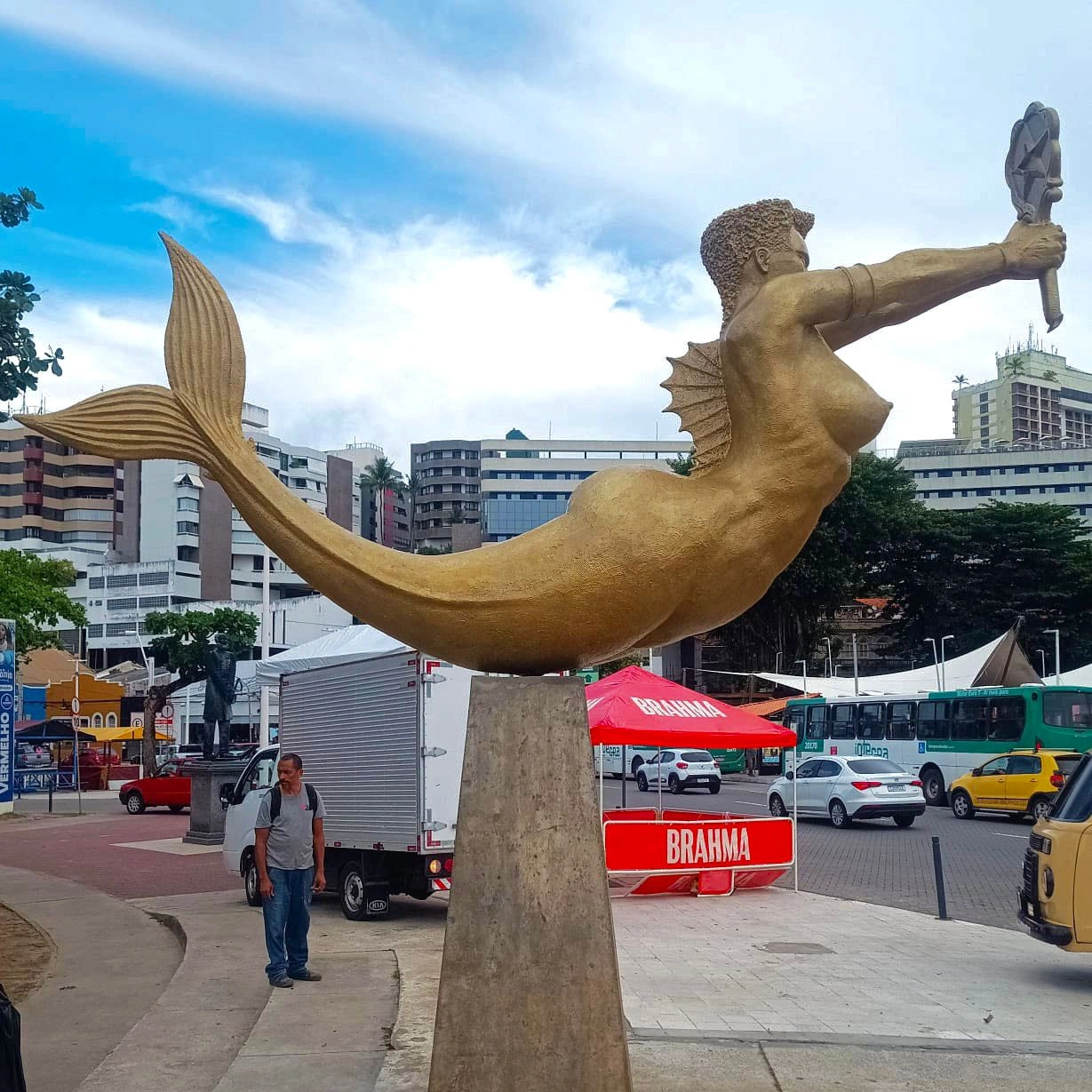 Sereia do Rio Vermelho é restaurada antes da Festa de Iemanjá