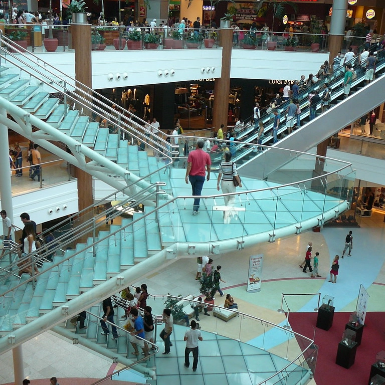 Dia dos Comerciários: Centros comerciais e shoppings têm horários especiais