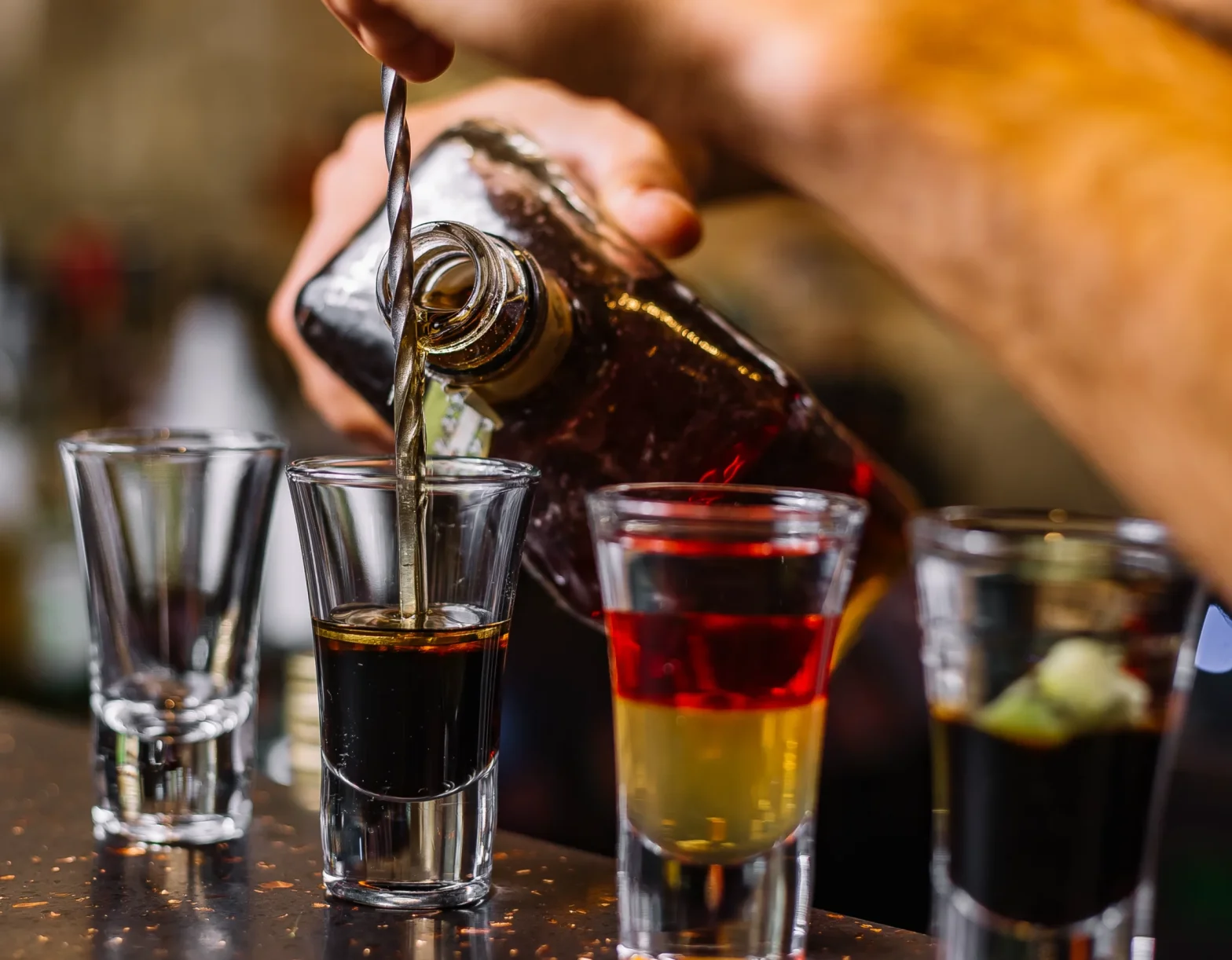 São Paulo registra cinco mortes suspeitas por bebidas com metanol
