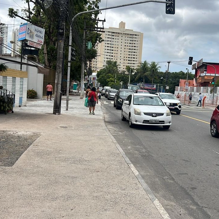 Passeio alargado, pista reduzida e trânsito travado: obras na Silveira Martins são desaprovadas e Bruno Reis comenta