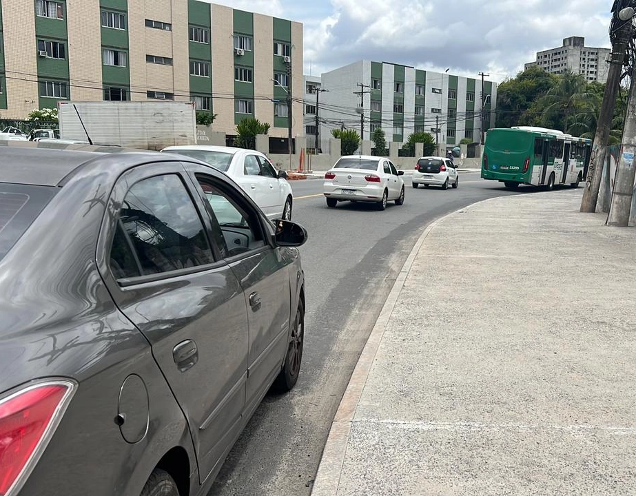 Passeio alargado, pista reduzida e trânsito travado: obras na Silveira Martins são desaprovadas e Bruno Reis comenta