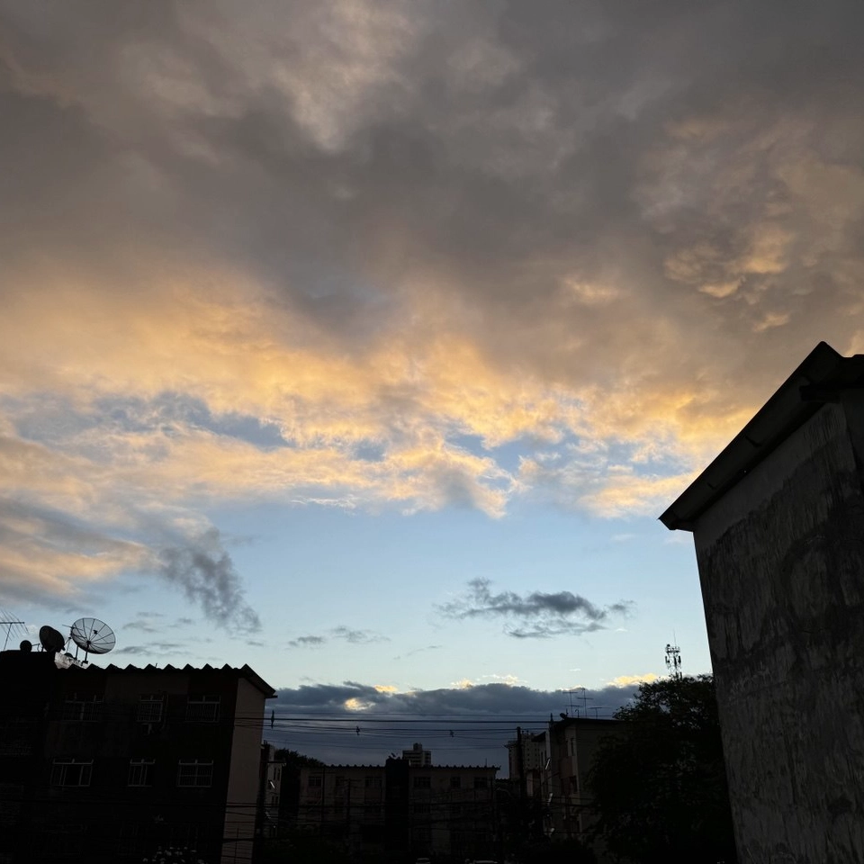 Sol, nuvens e chuvas leves no fim de semana em Salvador: confira previsão atualizada