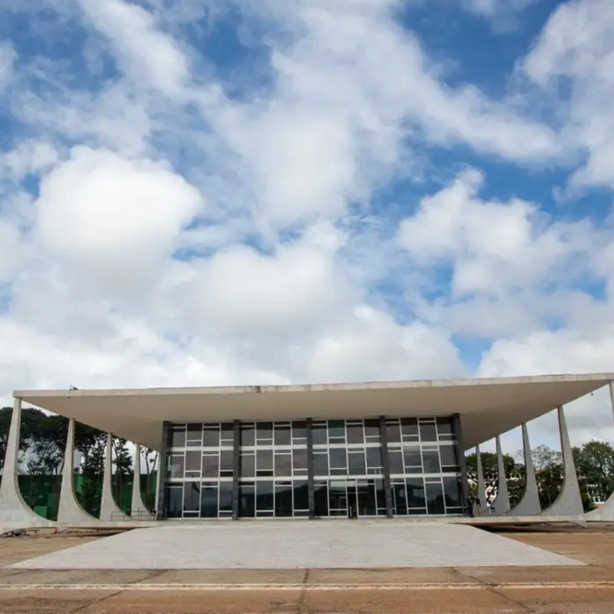 STF forma maioria e diz que Constituição não prevê 'poder moderador' ou intervenção militar