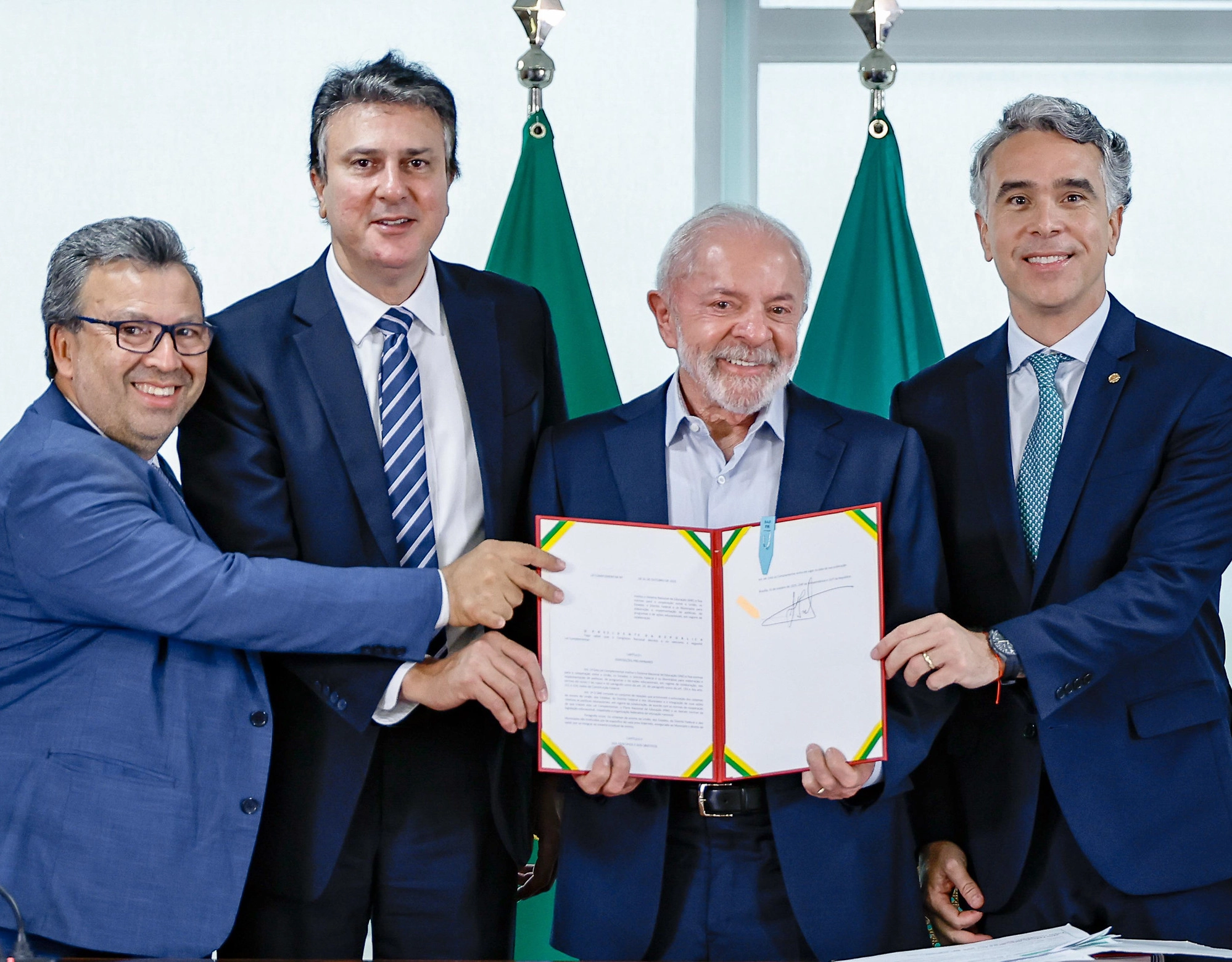 Lula sanciona criação do Sistema Nacional de Educação e diz que medida é 'o SUS da Educação'