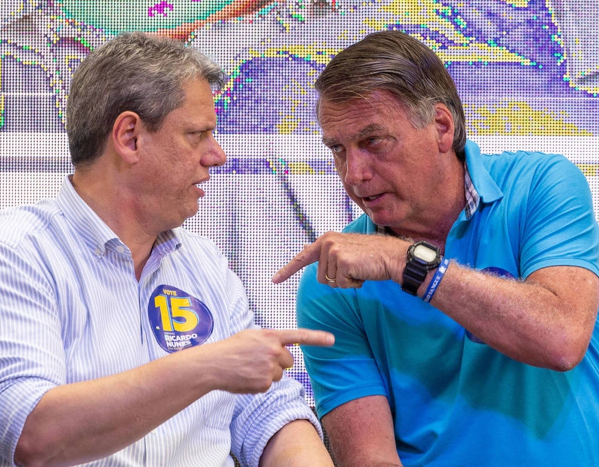 Após encontro com Bolsonaro, Tarcísio confirma apoio à candidatura de Flávio